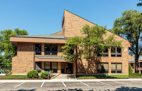 The Grove Office Park: 2100 Manchester Rd, Wheaton, IL 60187